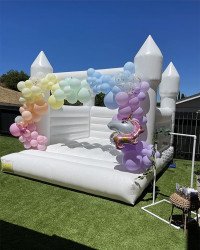 71dMXyIDZuL. AC SL1201 1657302409 White Castle Bounce House (13x13)